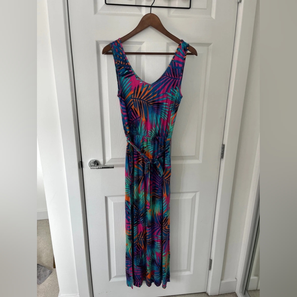 Gorgeous ditsy floral maxi dress